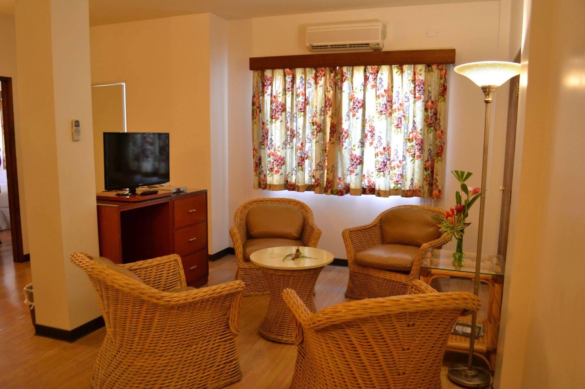 West Plaza Malakal Hotel Koror Kültér fotó
